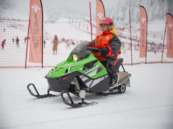 万迪发布国内首款专业儿童雪地摩托车