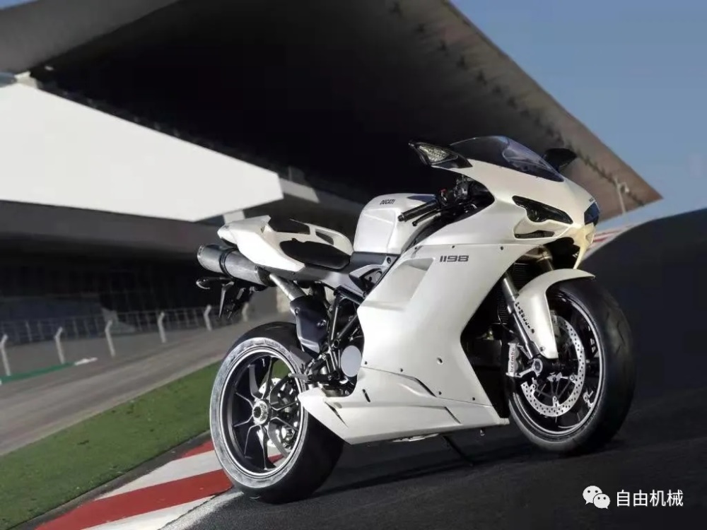 2020年,杜卡迪推出了panigale superleggera v4,在这辆车上大量使用了